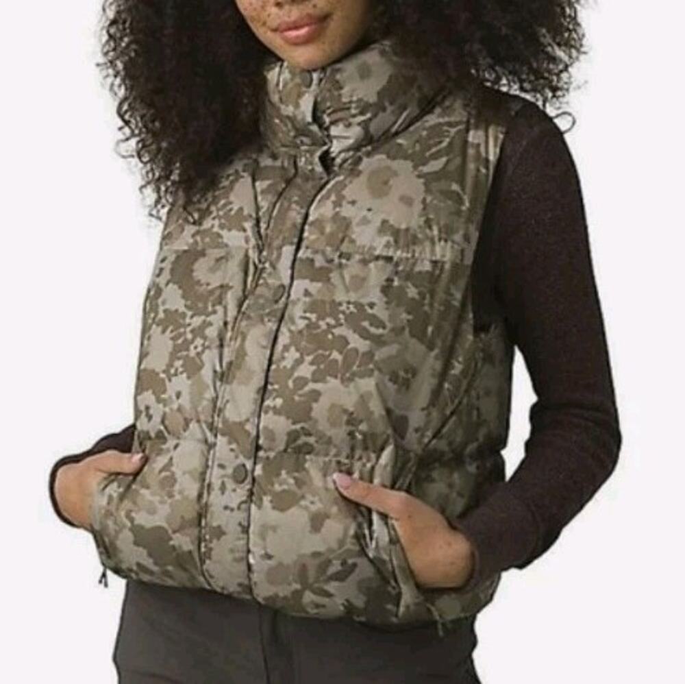 Prana Women's Hellebore Goose Down Puffer Vest Size S Wildflower Camo Green